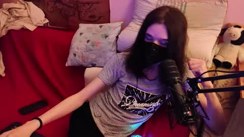 Snapshot of miaowhowl chatting on 11/27/25, 02:52 Kristien online show from 11/27/25, 02:52