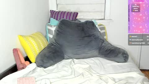 Mia  online show from 02/05/25, 10:33