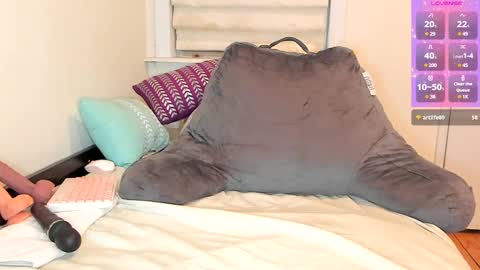 Mia  online show from 02/13/25, 02:12