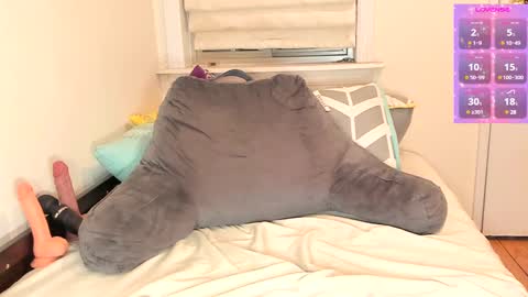 Mia  online show from 03/04/25, 01:45