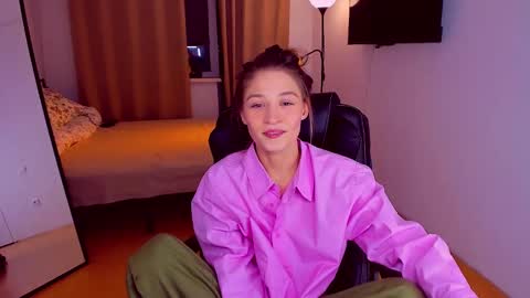 Mia online show from 02/06/25, 08:13