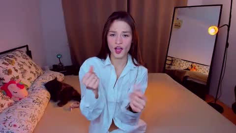 Mia online show from 02/10/25, 10:30