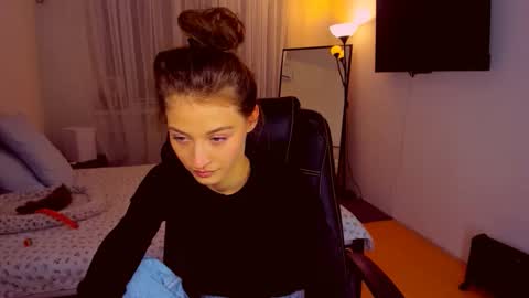 Mia online show from 10/17/25, 08:55