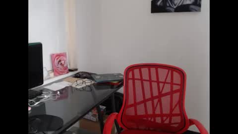 Snapshot of miapeyton chatting on 10/28/25, 04:20 Mia Peyton   online show from 10/28/25, 04:20