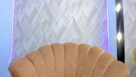 Snapshot of miaquevedo chatting on 02/14/25, 09:10 Mia Quevedo online show from 02/14/25, 09:10