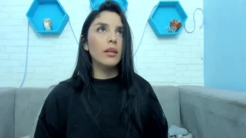 Snapshot of miaquevedo chatting on 03/05/25, 12:11 Mia Quevedo online show from 03/05/25, 12:11