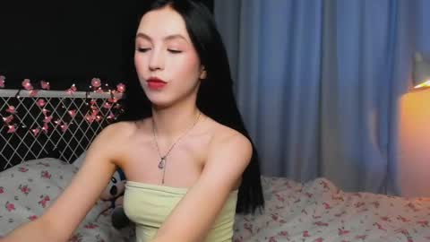 Snapshot of miarielle chatting on 05/18/26, 04:24 Liz online show from 05/18/26, 04:24