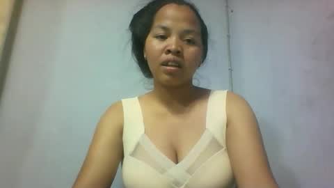 Snapshot of miarii chatting on 10/16/25, 06:42 miarii online show from 10/16/25, 06:42