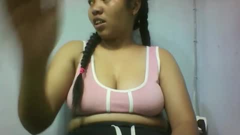 Snapshot of miarii chatting on 11/16/25, 05:18 miarii online show from 11/16/25, 05:18