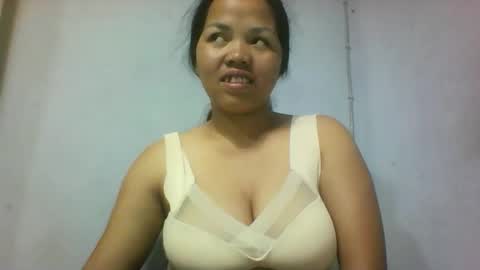 Snapshot of miarii chatting on 11/20/25, 05:07 miarii online show from 11/20/25, 05:07