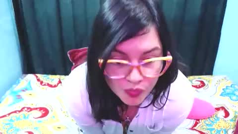 mia online show from 06/06/26, 11:04