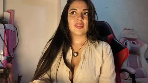 Snapshot of miasavagex18 chatting on 05/18/26, 05:46 MiaHancock online show from 05/18/26, 05:46
