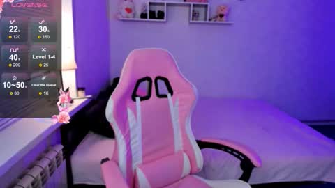 Mia  online show from 10/22/25, 07:02