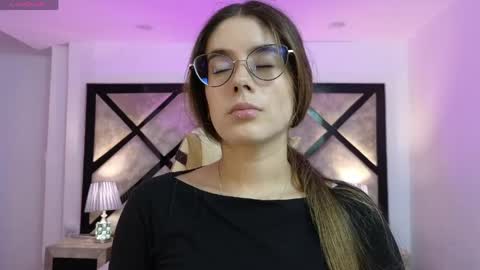 Mia online show from 04/13/26, 07:08