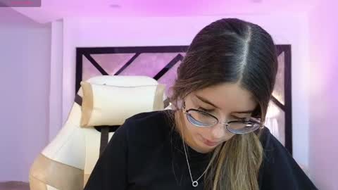 Mia online show from 04/14/26, 07:09