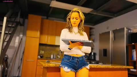 miasiren online show from 06/06/26, 03:11