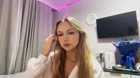 Snapshot of miasuszynski chatting on 02/22/26, 07:45 Milana online show from 02/22/26, 07:45