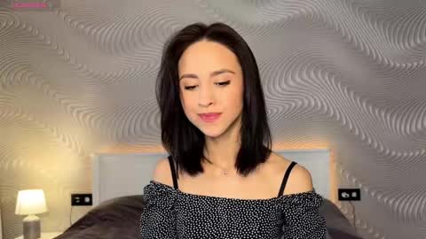 Mia online show from 03/06/26, 06:32