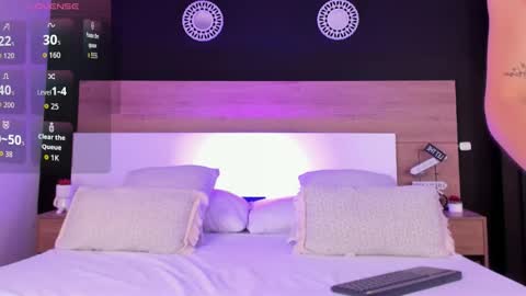 Mia online show from 10/01/25, 01:17