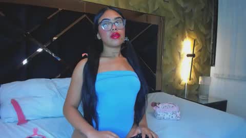 Mia Thompson online show from 12/03/25, 05:37