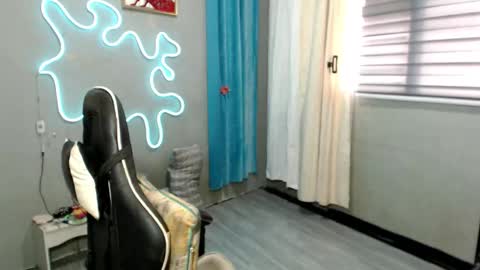 Snapshot of miatrixs chatting on 10/26/25, 08:09 Mia online show from 10/26/25, 08:09