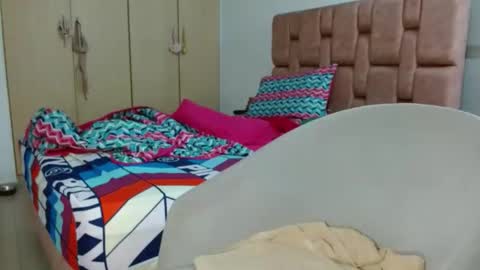 MIA VANESSA online show from 01/18/26, 05:33