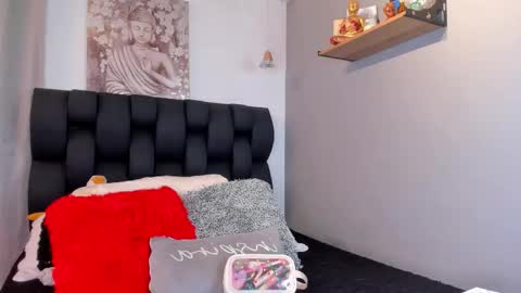 miavelvet1 online show from 10/01/25, 03:01