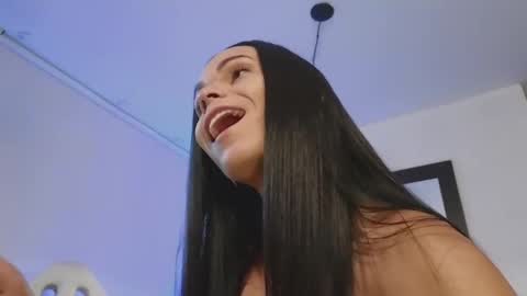 Snapshot of miavero chatting on 01/29/25, 08:04 Mia online show from 01/29/25, 08:04