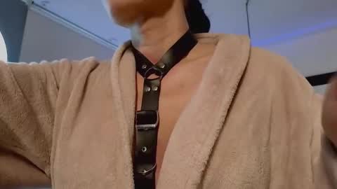 Snapshot of miavero chatting on 01/31/25, 06:14 Mia online show from 01/31/25, 06:14