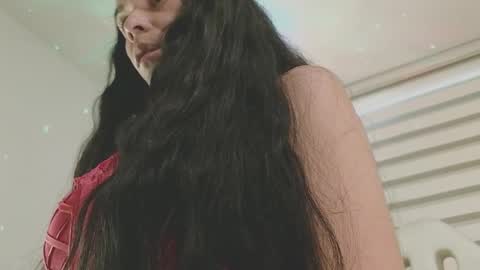 Snapshot of miavero chatting on 02/28/25, 08:28 Mia online show from 02/28/25, 08:28