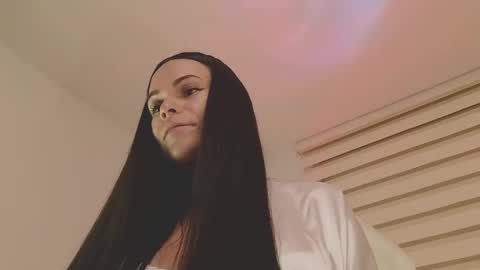 Snapshot of miavero chatting on 03/06/25, 12:00 Mia online show from 03/06/25, 12:00