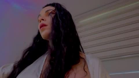 Snapshot of miavero chatting on 09/26/25, 04:22 Mia online show from 09/26/25, 04:22