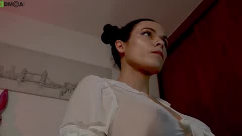 Snapshot of miavero chatting on 10/12/25, 01:54 Mia online show from 10/12/25, 01:54