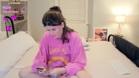 Mia  online show from 10/23/25, 09:35