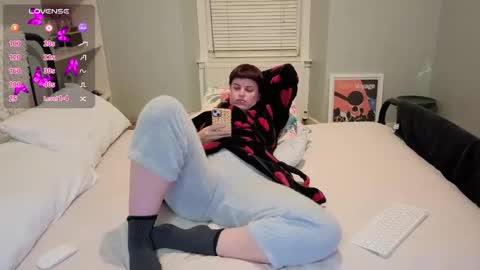 Mia  online show from 11/01/25, 11:18