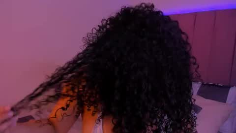 Snapshot of miawoderfull chatting on 11/10/25, 09:36 Mia online show from 11/10/25, 09:36