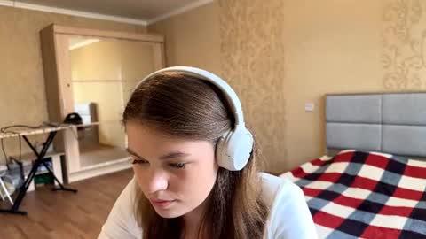 Mia online show from 07/26/26, 10:11