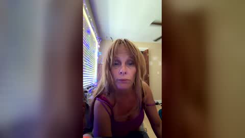 Snapshot of micandbri7482 chatting on 05/26/26, 09:33 micandbri7482 online show from 05/26/26, 09:33