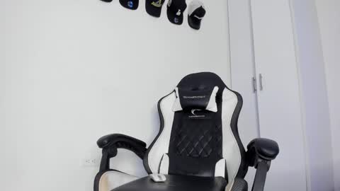 Michael Boy online show from 02/23/25, 07:38