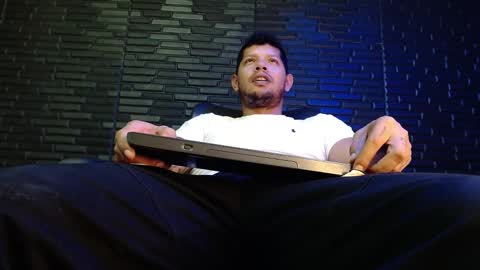 Michael Daviss online show from 03/08/25, 04:17