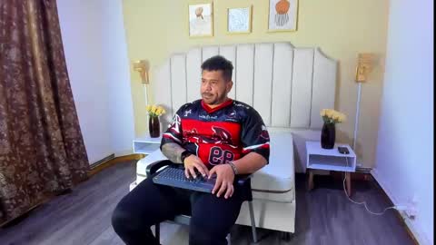 Snapshot of michael_hill1 chatting on 09/30/25, 06:57 MICHAEL online show from 09/30/25, 06:57