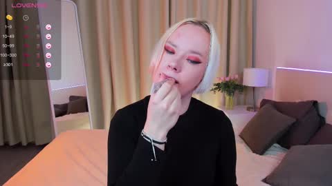 Snapshot of michael_swan chatting on 02/19/25, 05:27 Michel online show from 02/19/25, 05:27