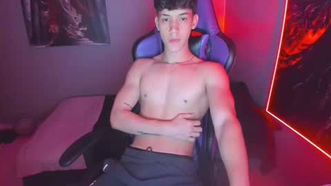 Snapshot of michael_twink18 chatting on 10/17/25, 03:42 Michael online show from 10/17/25, 03:42