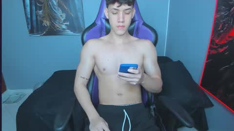 Snapshot of michael_twink18 chatting on 10/21/25, 01:06 Michael online show from 10/21/25, 01:06