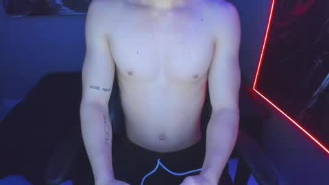 Snapshot of michael_twink18 chatting on 10/27/25, 04:33 Michael online show from 10/27/25, 04:33