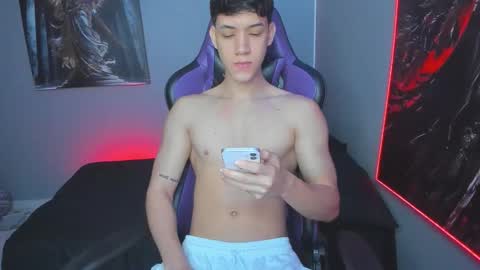 Snapshot of michael_twink18 chatting on 10/30/25, 12:17 Michael online show from 10/30/25, 12:17