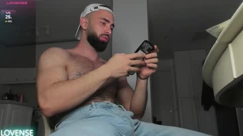 MichaelEvansx online show from 12/22/25, 10:18