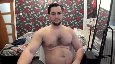 Snapshot of michaelragnar90 chatting on 01/08/25, 11:43 michaelragnar90 online show from 01/08/25, 11:43