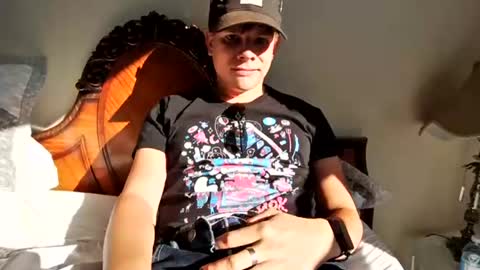 Snapshot of michaeltwinkboy chatting on 07/05/26, 01:40 michaeltwinkboy online show from 07/05/26, 01:40