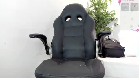 Snapshot of michel_lopez18 chatting on 10/17/25, 11:02 michel_lopez18 online show from 10/17/25, 11:02